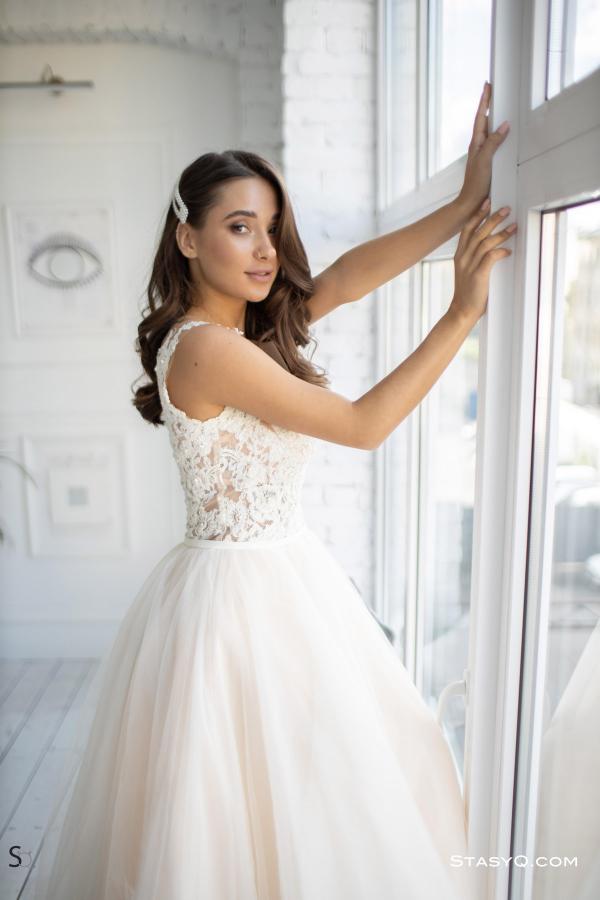 medinaq-busty-bride-stasyq